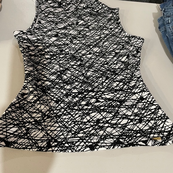 Calvin Klein 2 piece suit - Picture 4 of 6